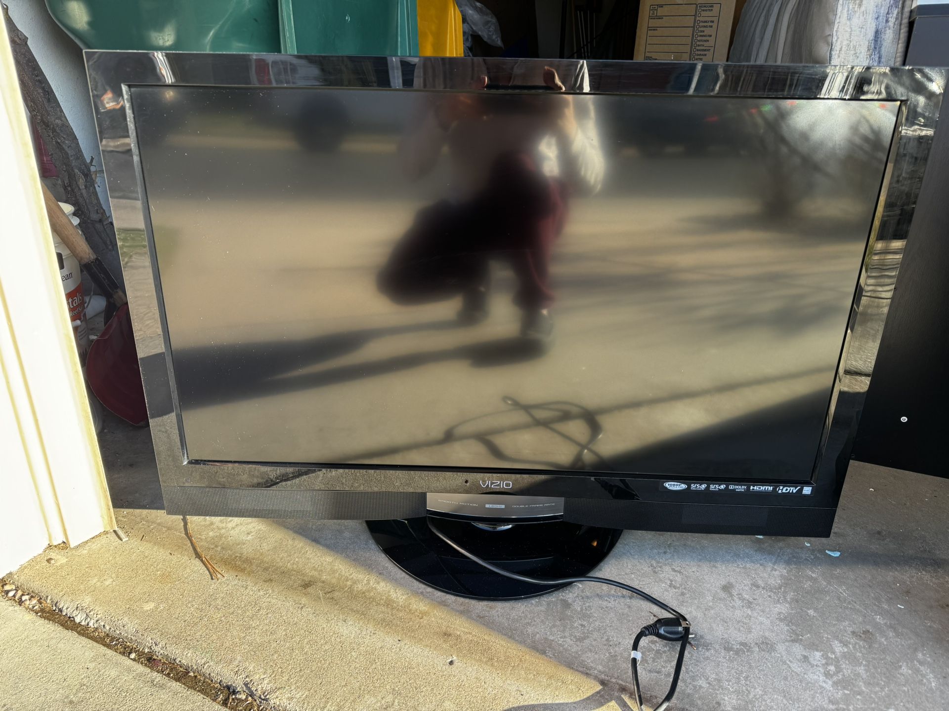 VIZIO HDTV 1080p LCD TV