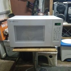 Sharp: Medium Size Carousel Microwave Oven. 