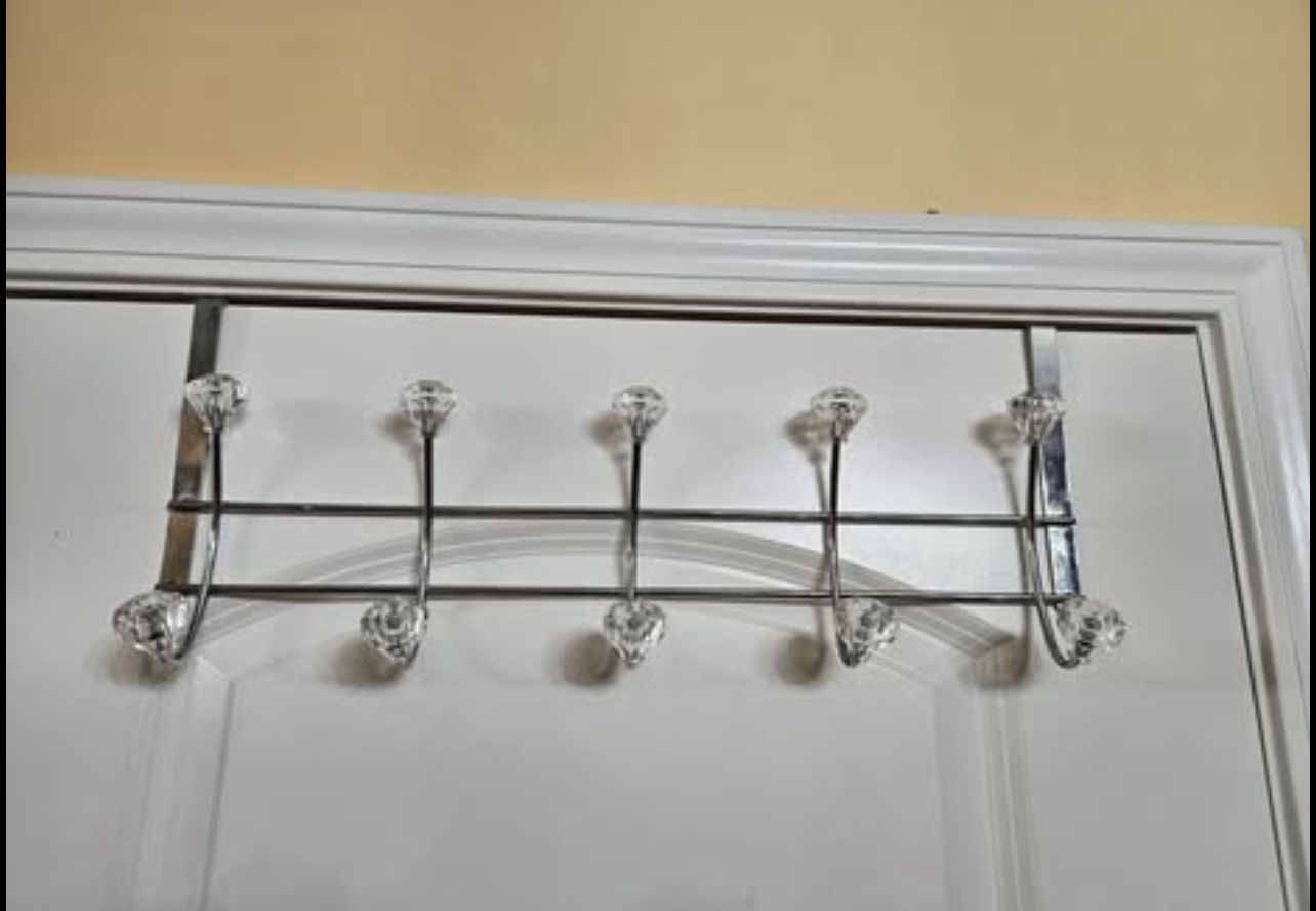 Home Basics 5 Hook Hanging Rack with Crystal Knobs.