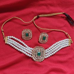 Emerald Pearl Choker 