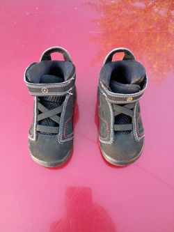 Black And Red Kids Jordans Size 6c