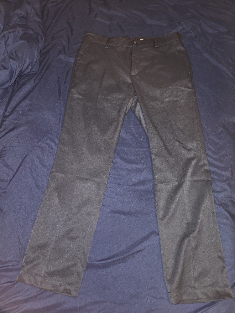 Amazon Essentials Men's Slim-Fit Stretch Navy Golf Pants. 33W x 30L