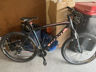 Giant Talon 27.5 In” Mountain Bike MTB XL