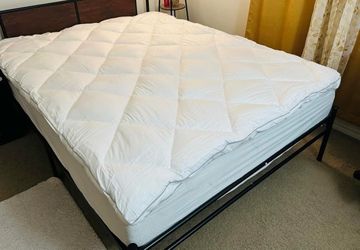 brand new Queen Memory Foam Mattress Topper  firm price