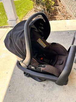 Evenflo 4 in 1; Car Seat, Bassinet, Stroller, And Base