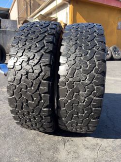 Par de llantas 225/65-17 bfgoodrich con el 80% de vida