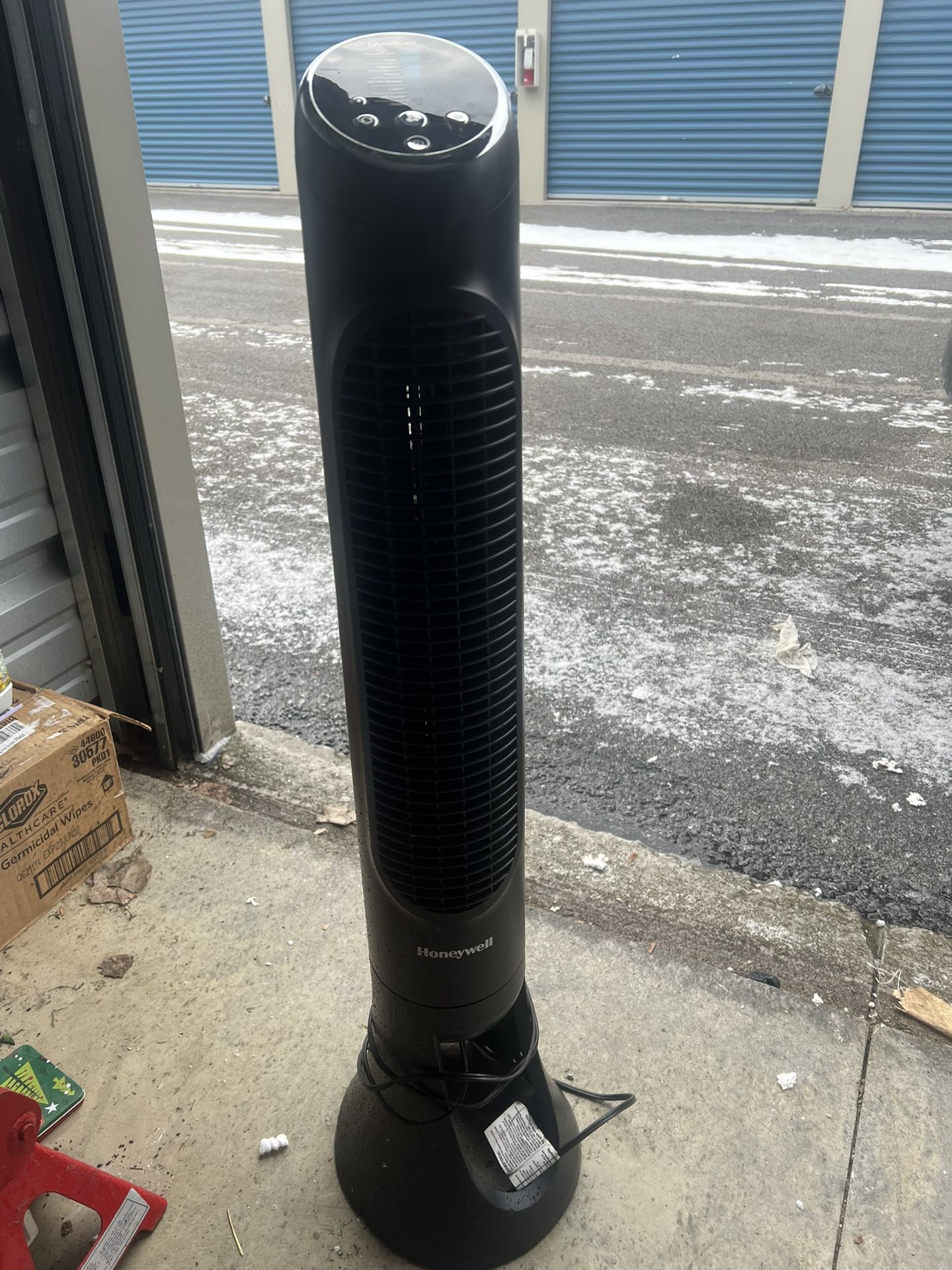 Honeywell 40" Black Quiet Set Oscillating Tower Fan, 30ft Air Circulation Power, 8 Speed,