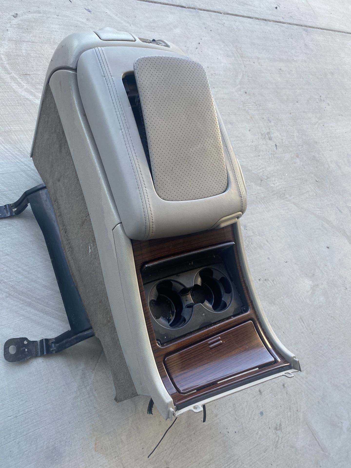 Console Front Floor 03-06 Cadillac Escalade