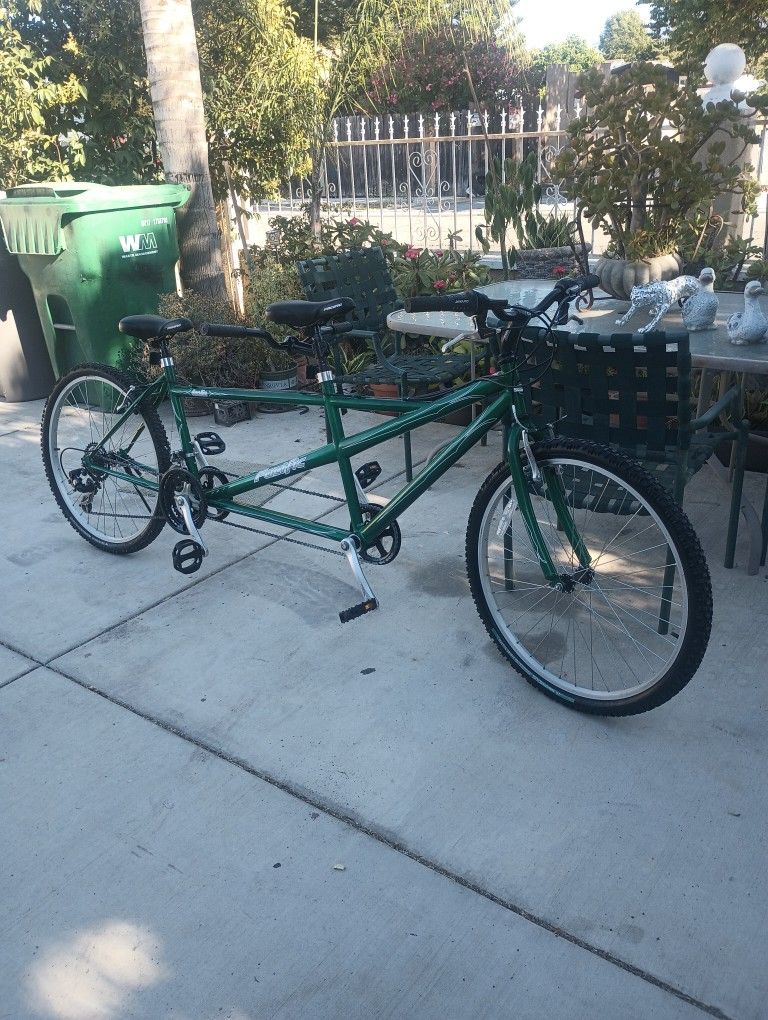 Dualie Adult Tandem Cruiser Bike Two-Rider Bicycle Men and Women 26-Inch Wheels