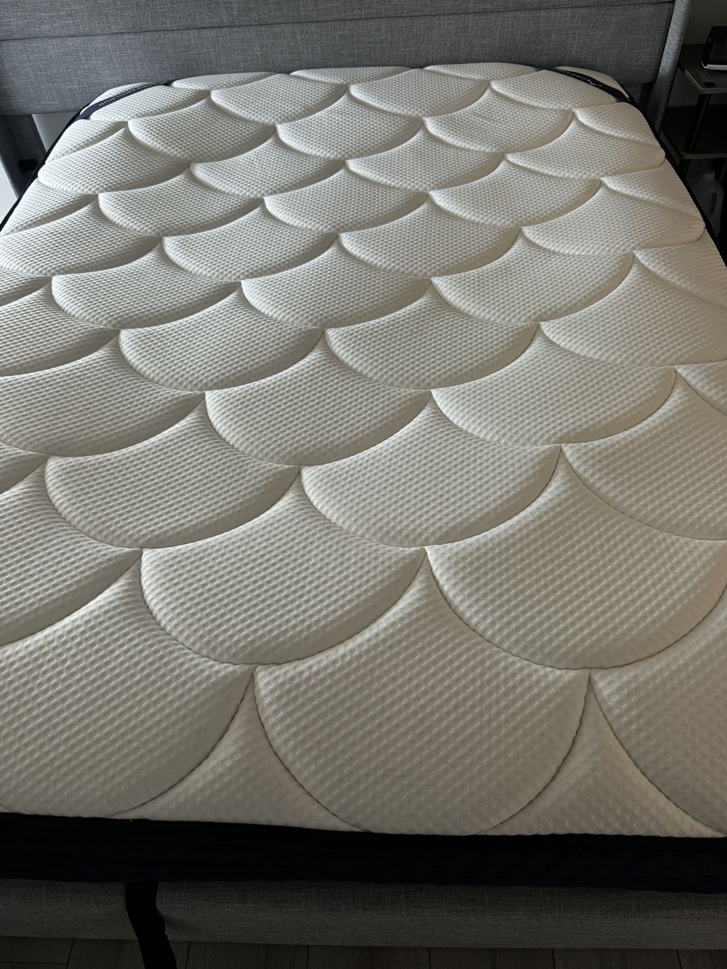 Dream cloud Perfect Condition Queen Size Bed