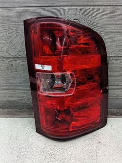 2007-2013 Chevy Silverado Right Passenger Tail Light OEM