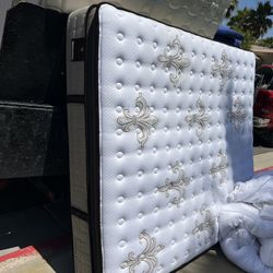 Stearns And Fosters King mattress And Box Springs