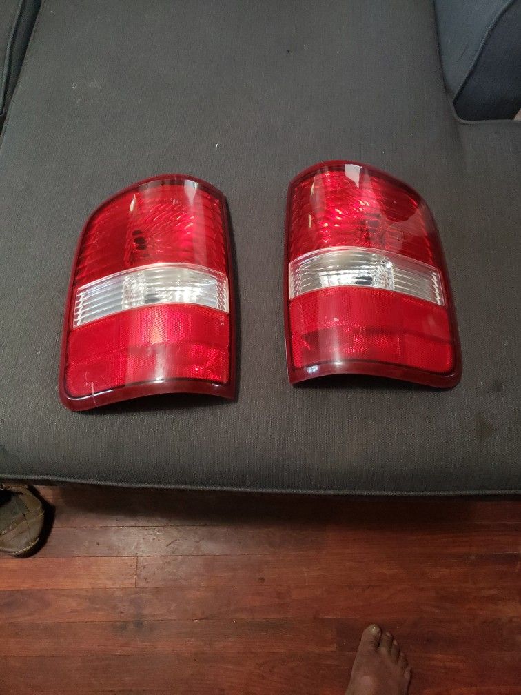 2006 Ford F150 Brake Lights, Front Lights, Grill, Set of Originals 4 Rims And Tires