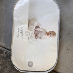 Snuggle Me Infant Lounger 