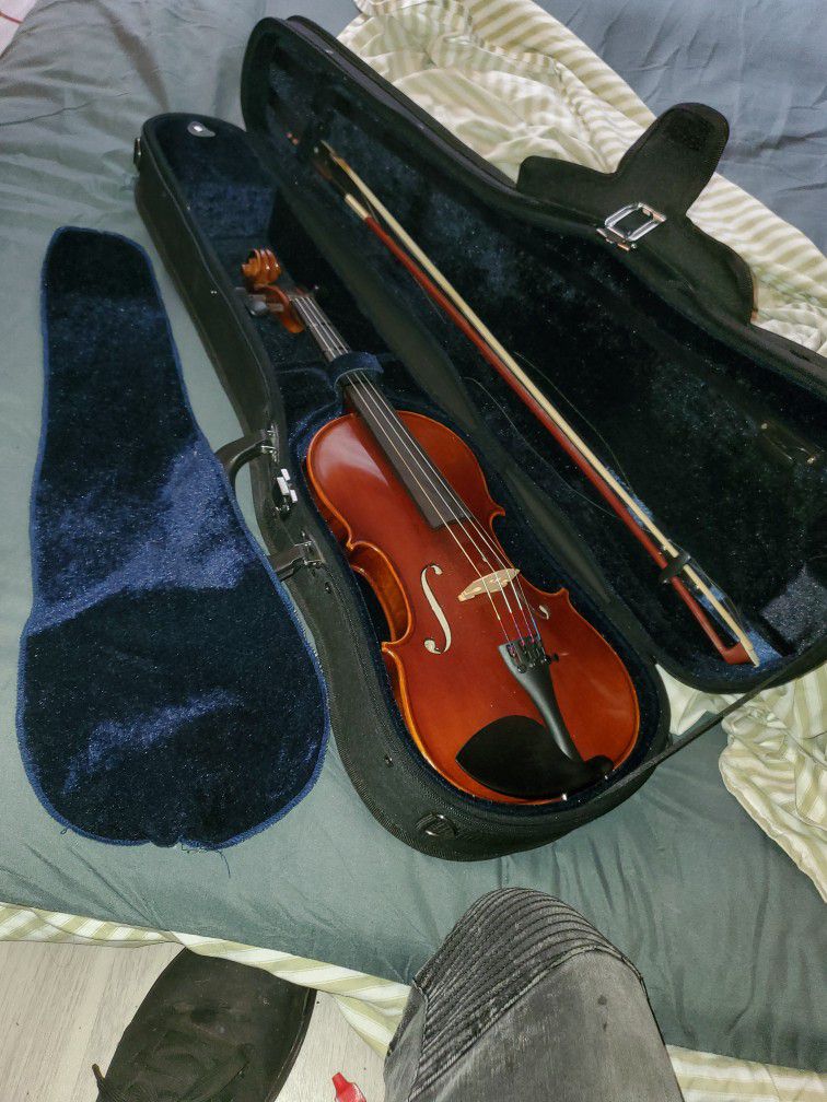 Students 4/4 Violin (Selling To Best Offer)