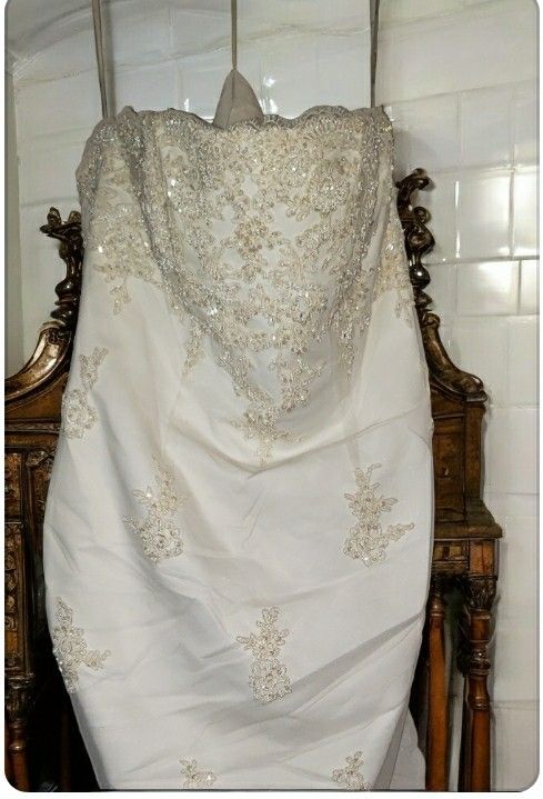 WEDDING GOWN w ACCESSORIES