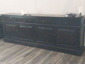 Entertainment center
