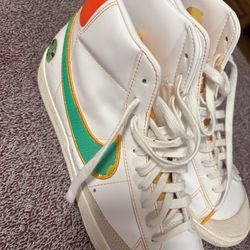 Men’s tennis shoes size 11