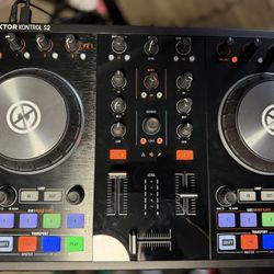 Native Instruments Traktor Kontrol S2 MK2 (NI Refurbished) – Excellent Condition