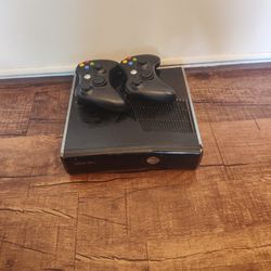 Xbox 360 Slim - 250 Gb W/ Two Controllers 