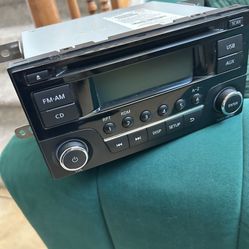 Nissan Sentra Versa Factory Stereo/Radio
