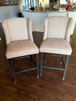 Set of barstools