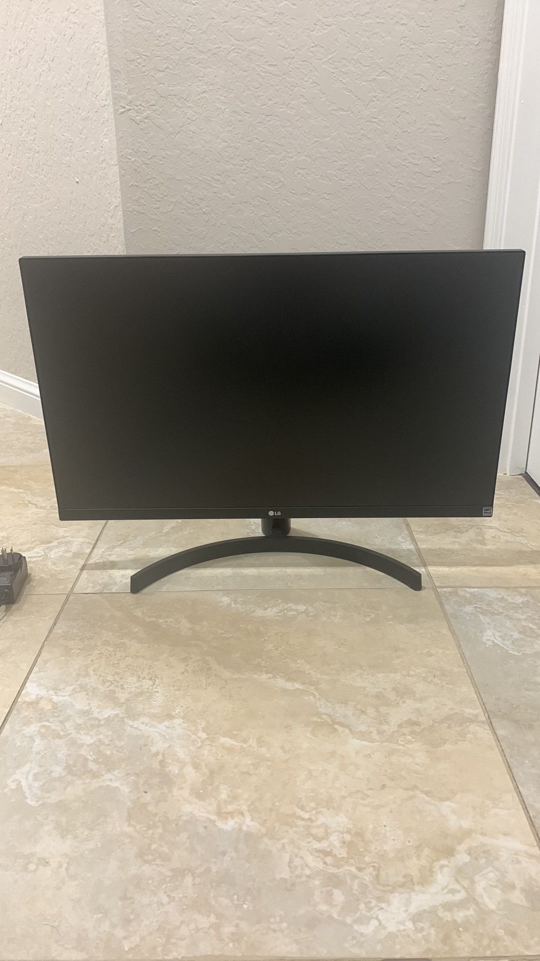 AWESOME ROKU 40” SMART TV BRAND NEW IN BOX RETAIL $300