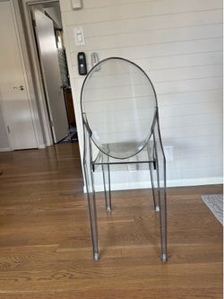Set of 8 stackable ghost chairs (acrylic, lucite)