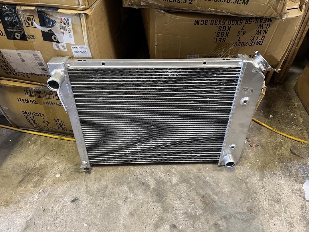  1979 to 1982 Mazda RX-7 Full Aluminum 3-Row Racing Radiator  Radiador de carreras de 3 filas totalmente de aluminio