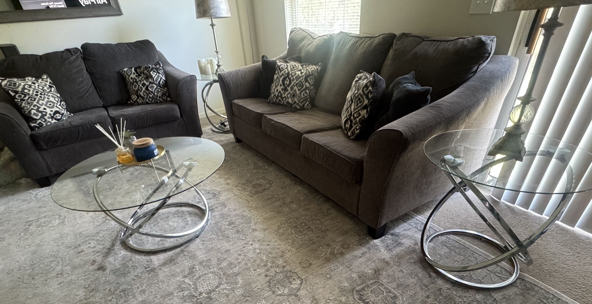 Couches With Coffee Tables