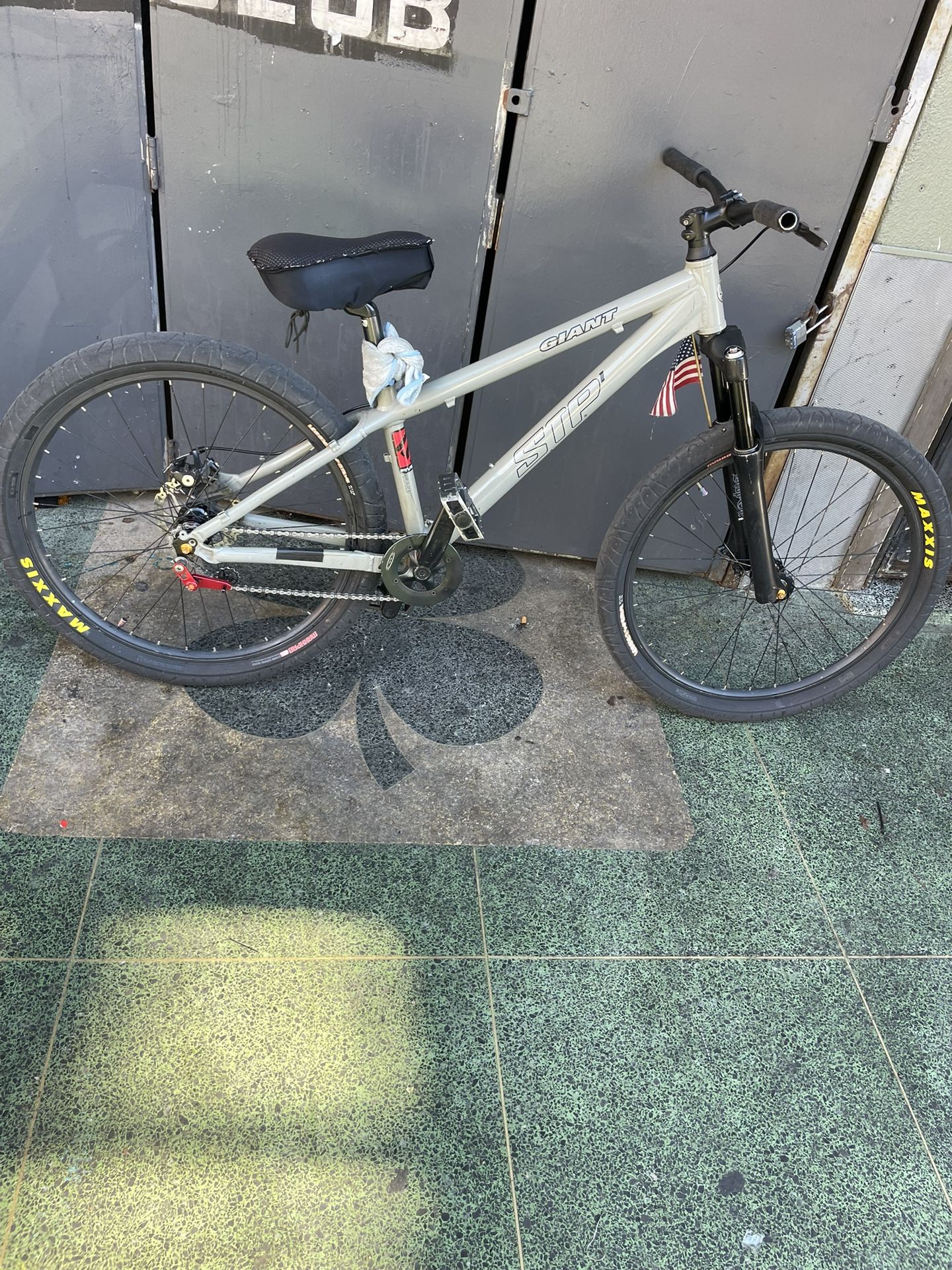 Dirt Jumper 26inch Giant Stp1