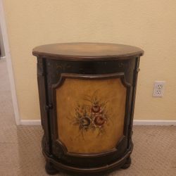 Vintage Old World / Tuscan Side Table Cabinet