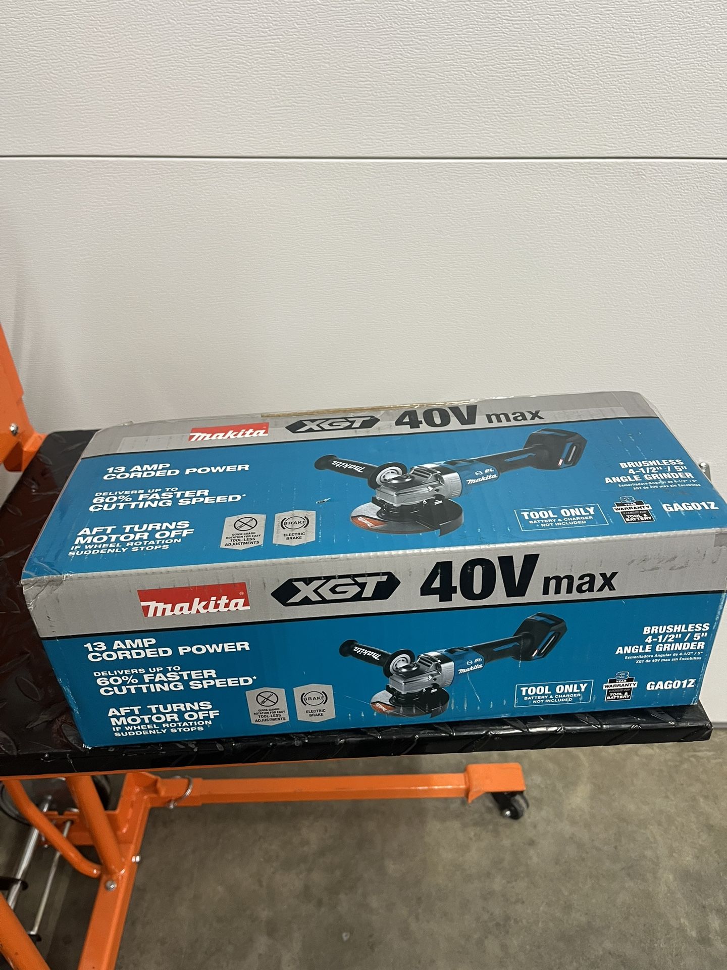 Makita 40V Max XGT Brushless Cordless 4-1/2/5 in. Angle Grinder with Electric Brake (Tool Only)