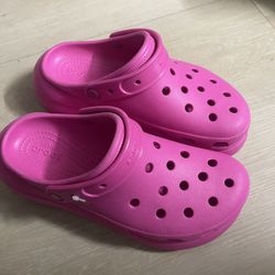 Mega Crocs 