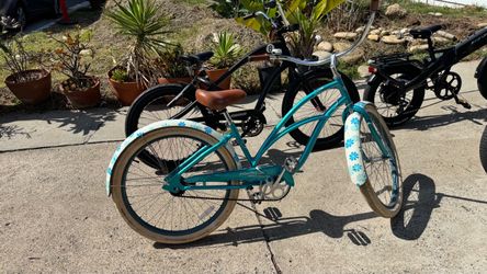 Women’s Electra beach cruiser