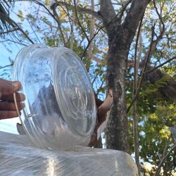 Keep your food offerings safe and warm with this Choice 9" clear polycarbonate plate cover