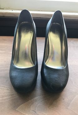 Calvin Klein platform pumps size 7
