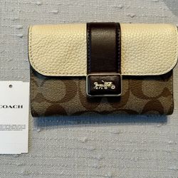 Coach Medium Grace Wallet In Signature Canvas NWT
