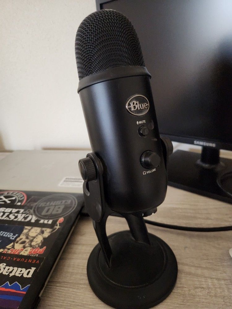 Blue Yeti Microphone (Black)
