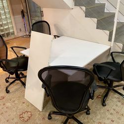 IKEA white lacquer dining table 4’x4’ with add a leaf 18” 4 adjustable hydraulic chairs good condition $125 cash In Ontario 91762