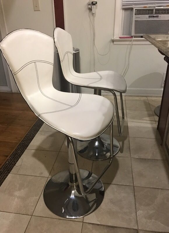 Like new 4 bar stool for kitchen use