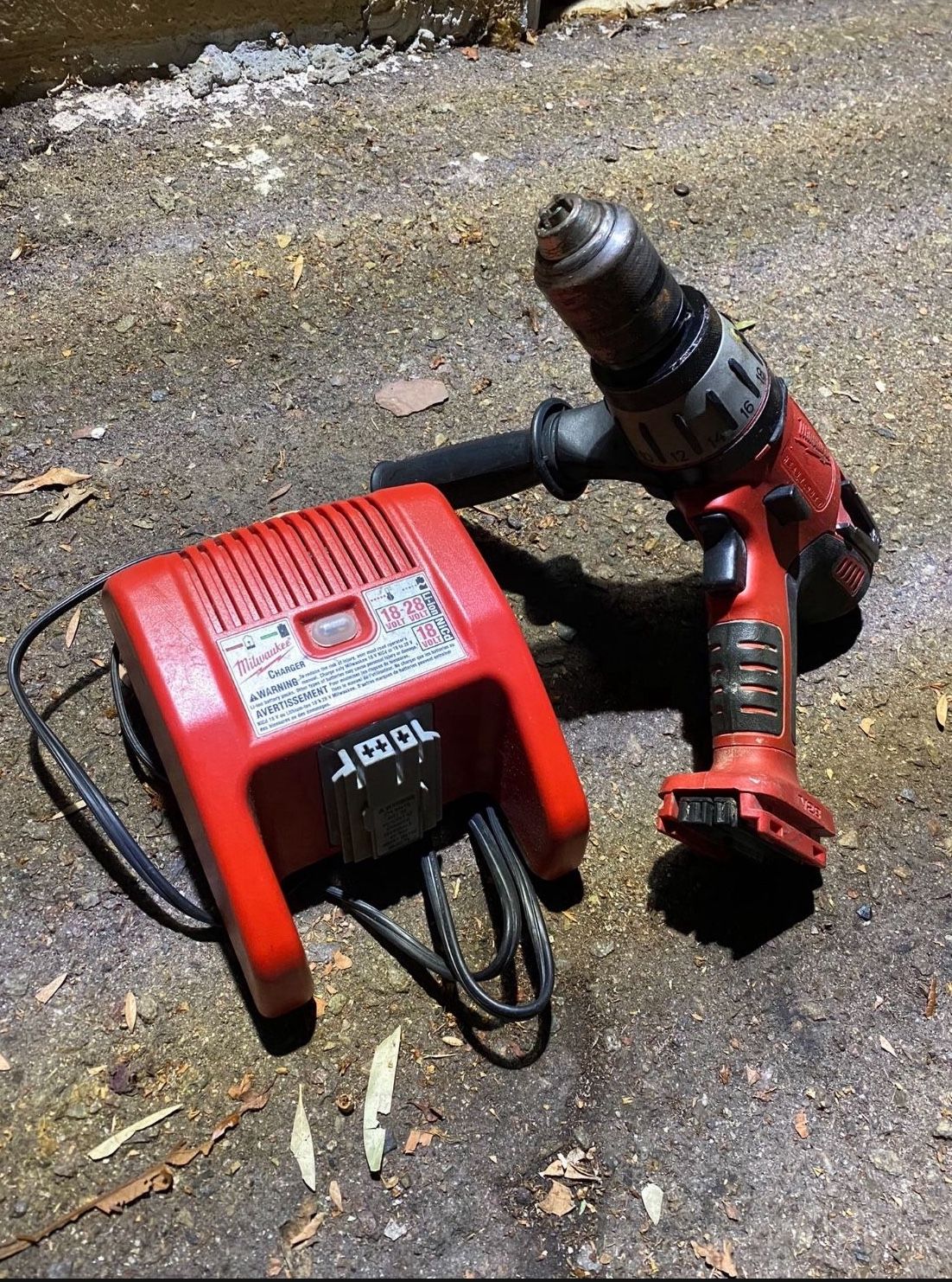 Milwaukee Hammer drill And Charger 28v