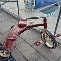 Radio Flyer Classic Toddler Tricycle with Rubber Tires and Steel Frame, Red