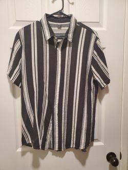 SHEIN Men's short sleeve Button Up Shirt with vertical stripes in black and white
 Size Large