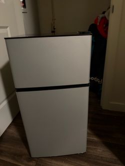 Mini Fridge with Top Freezer