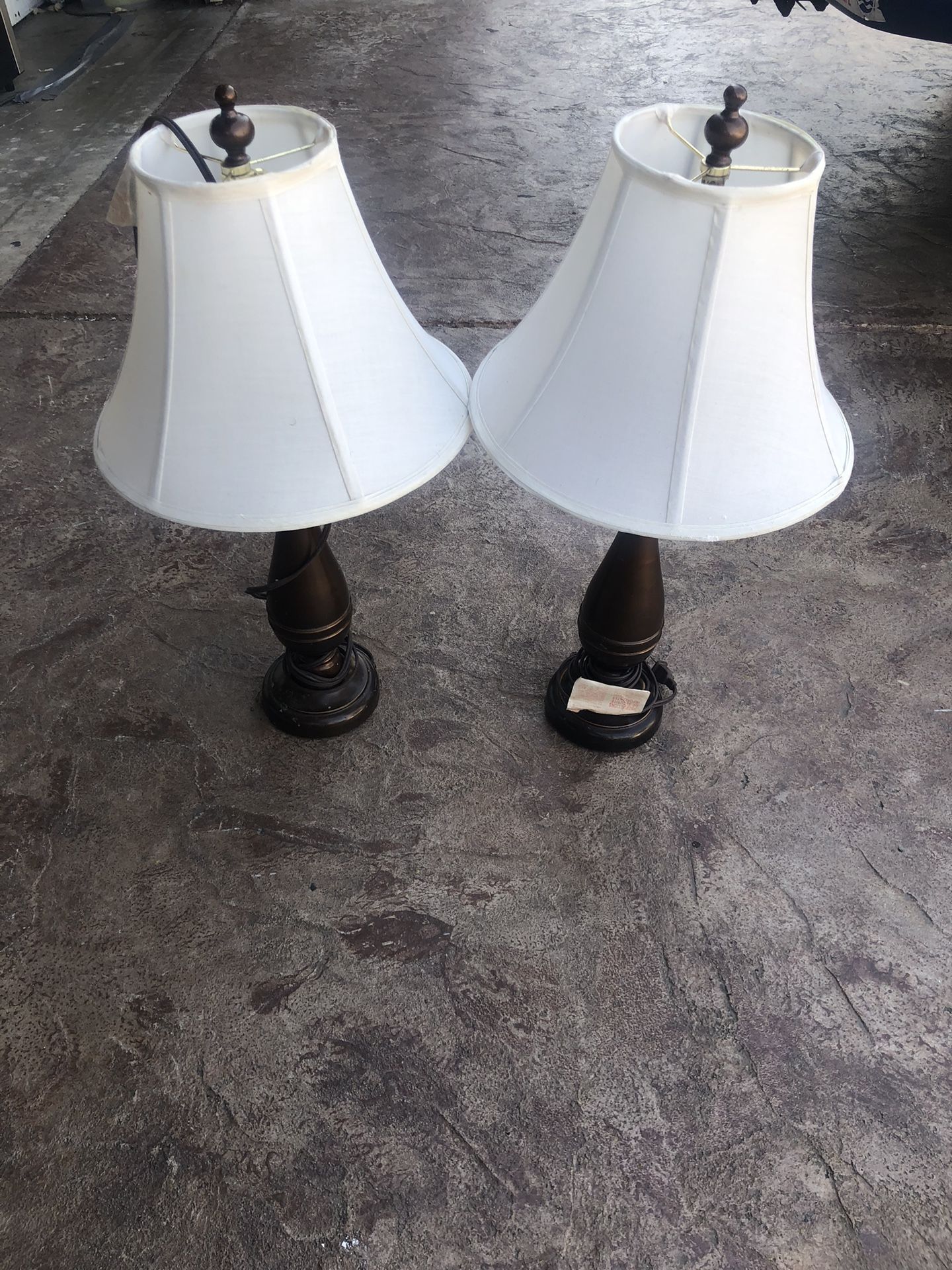 2 LAMPS