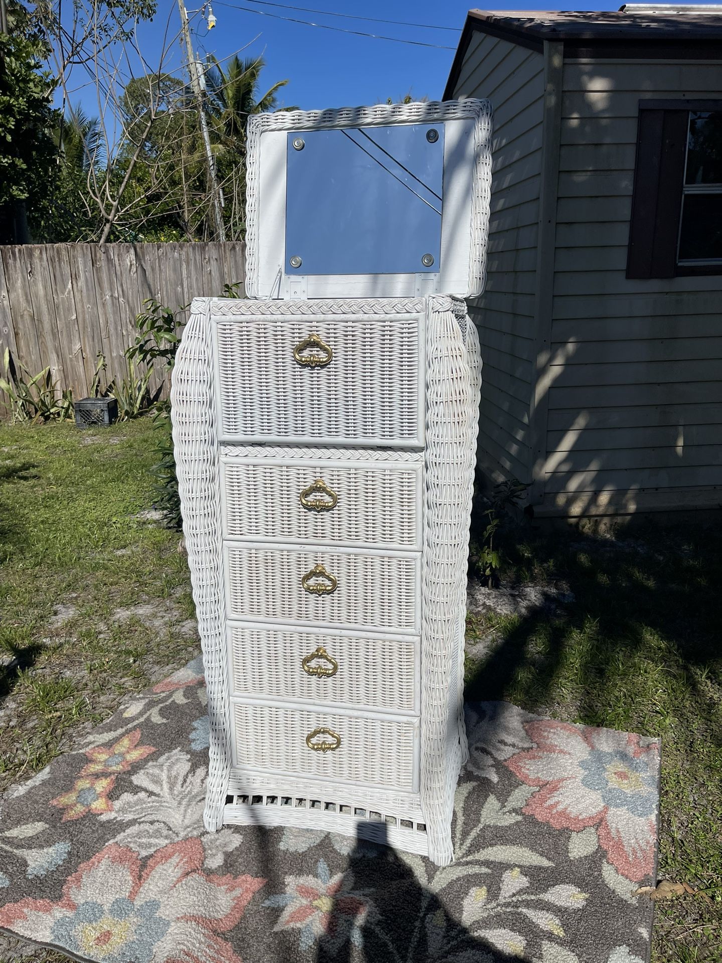 Dresser With 4 Drawers And Mirror 25”1/2W X 52”H X 18”1/2D (Rattan, White Color) In Good Condition $60 Firm On Price