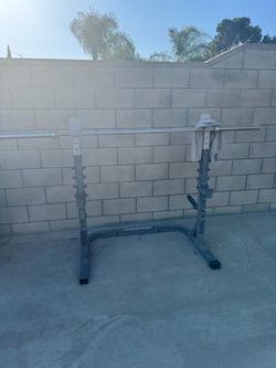 Squat rack (bar not included)