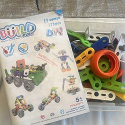 STEM Building Toy Builds 11 Models - Moontoy