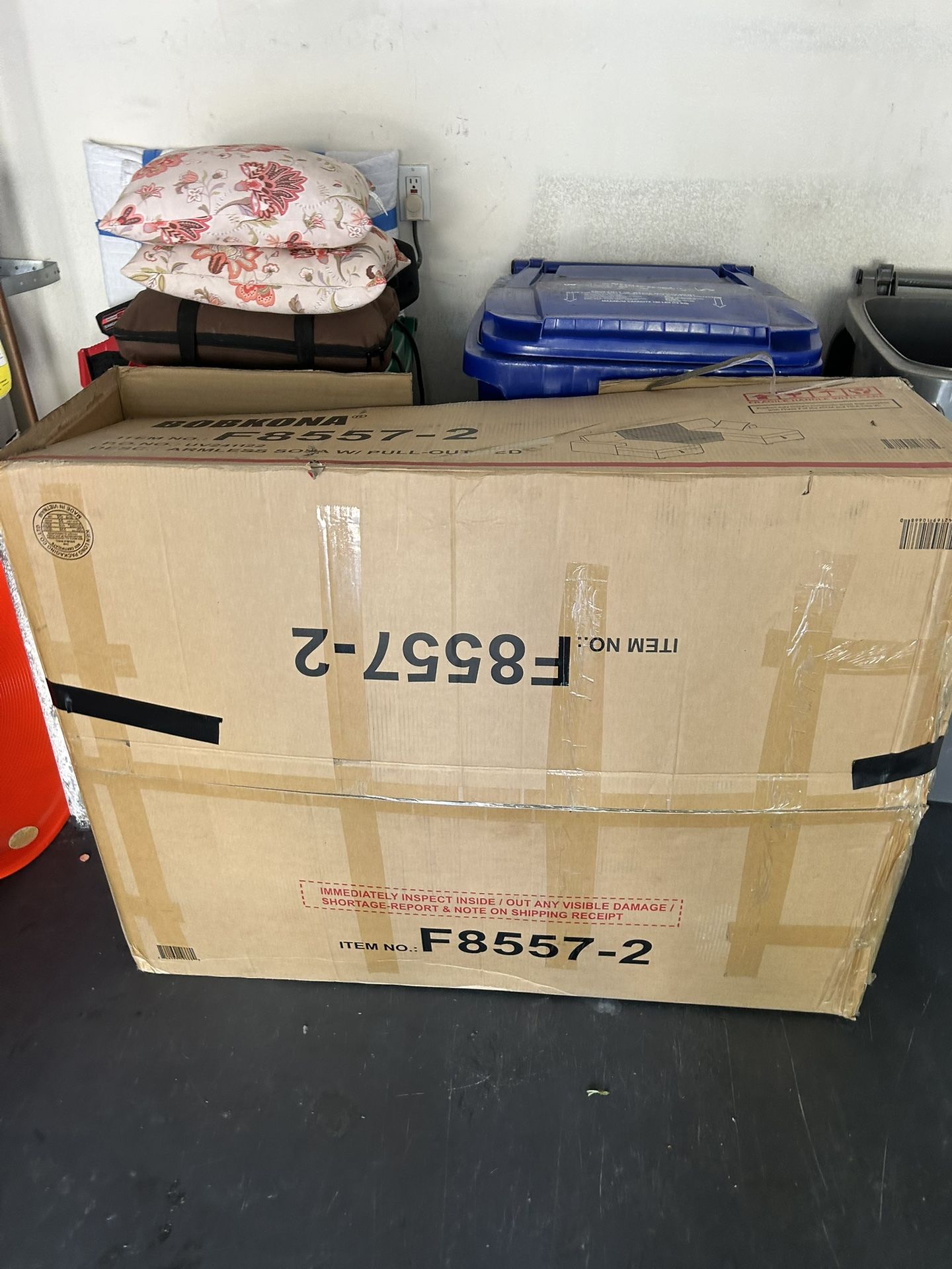 Sofa With Pullout Middle Section Only Free